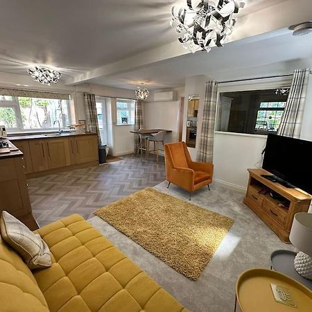 Thee Olde Cow Shed Cottingham, Central Location, 500 Meters From Cottingham Train Station, Close To Hull & Beverly, Free Parking & Wi-Fi , Entire Detached Property Zewnętrze zdjęcie