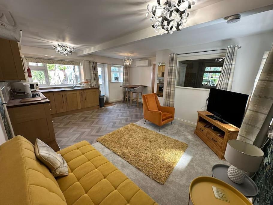 Thee Olde Cow Shed Cottingham, Central Location, 500 Meters From Cottingham Train Station, Close To Hull & Beverly, Free Parking & Wi-Fi , Entire Detached Property Zewnętrze zdjęcie